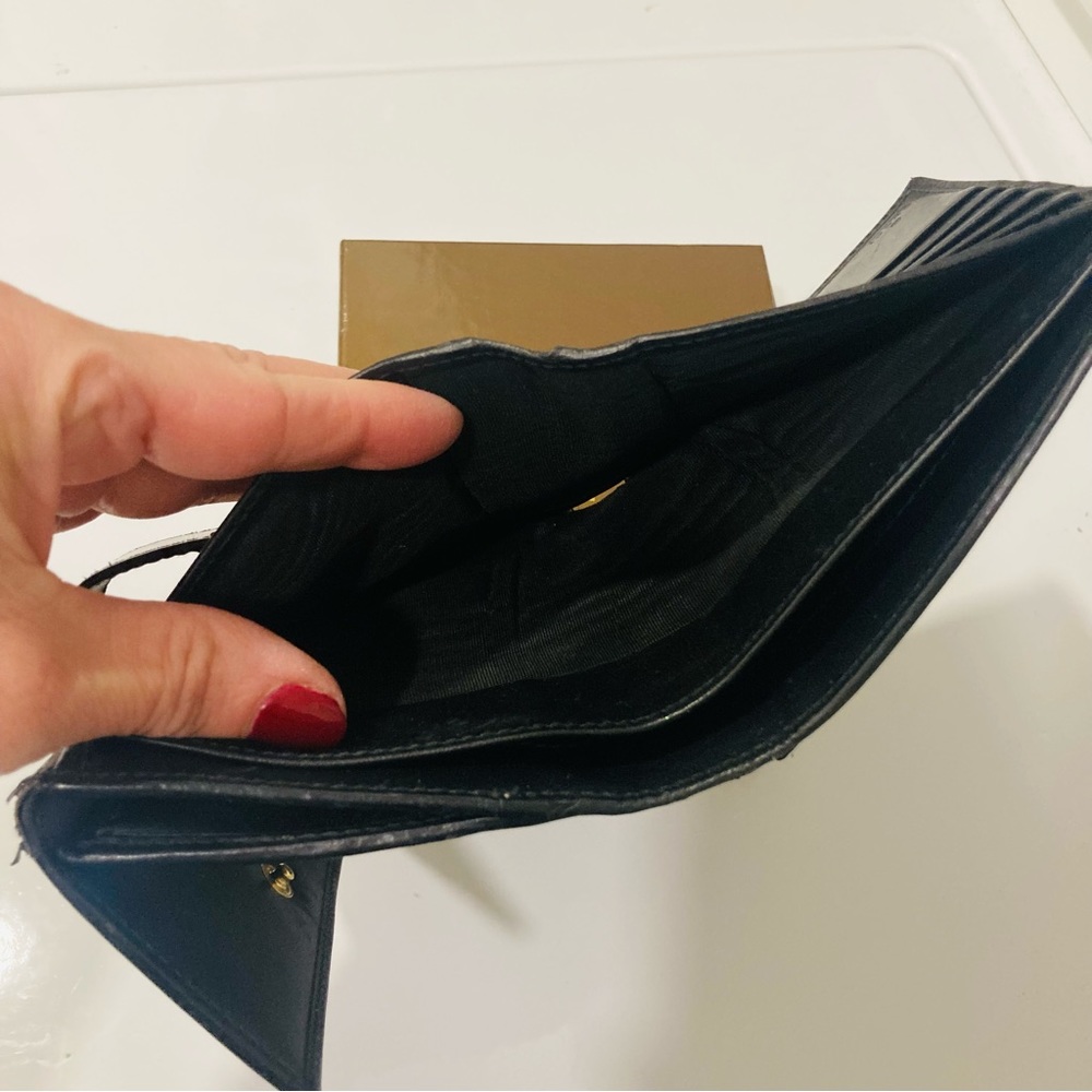Authentic Gucci wallet - Picture 8 of 14